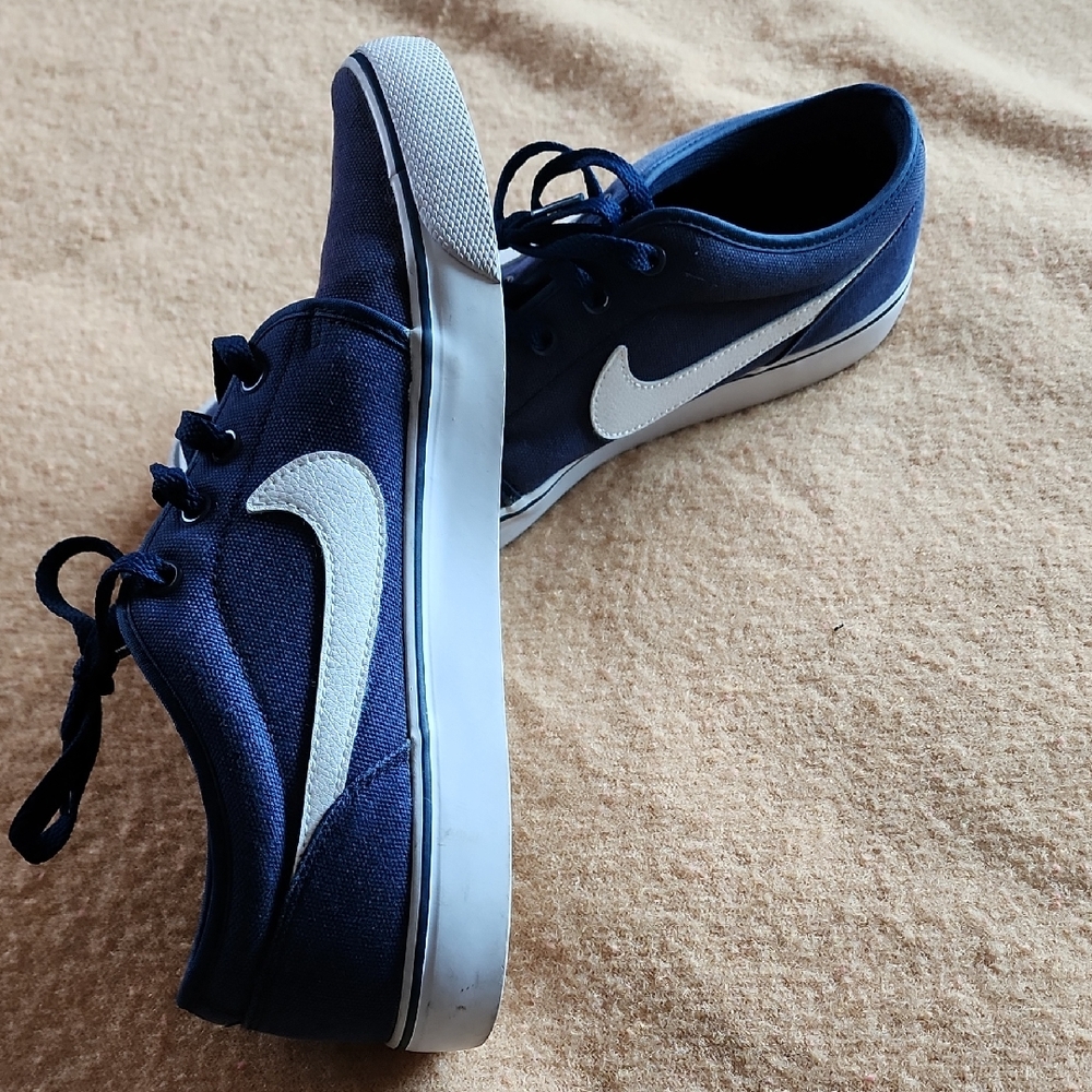 Nike Men's Blue Canvas Sneakers with White Logo